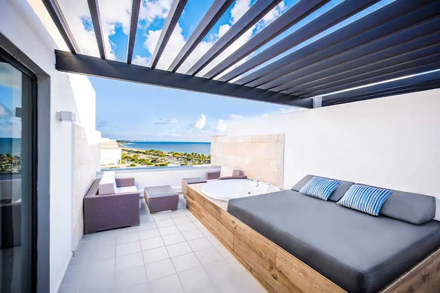 Sky View Suite Roof Top Outdoor Jacuzzi- Not Available for Children