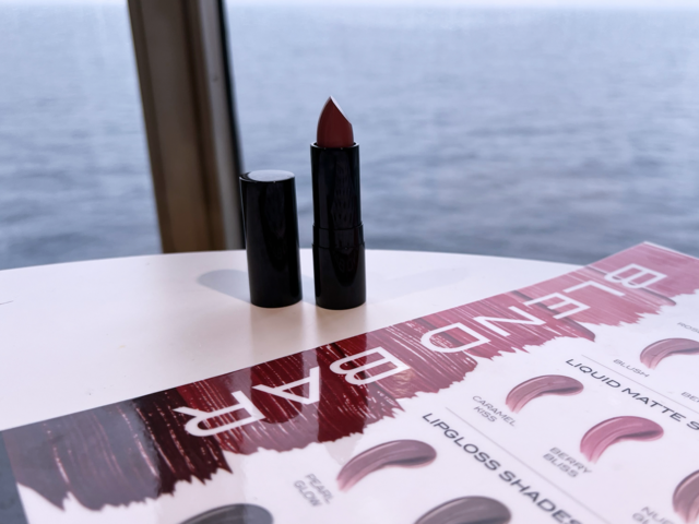 Holland America Line Debuts First Lipstick Blending Bar at Sea