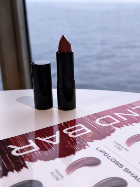 Holland America Line Debuts First Lipstick Blending Bar at Sea