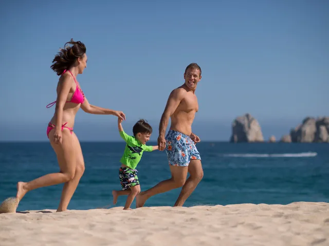 Pleasant Holidays: Kids Stay & Dine Free at Villa Group Resorts in Los Cabos