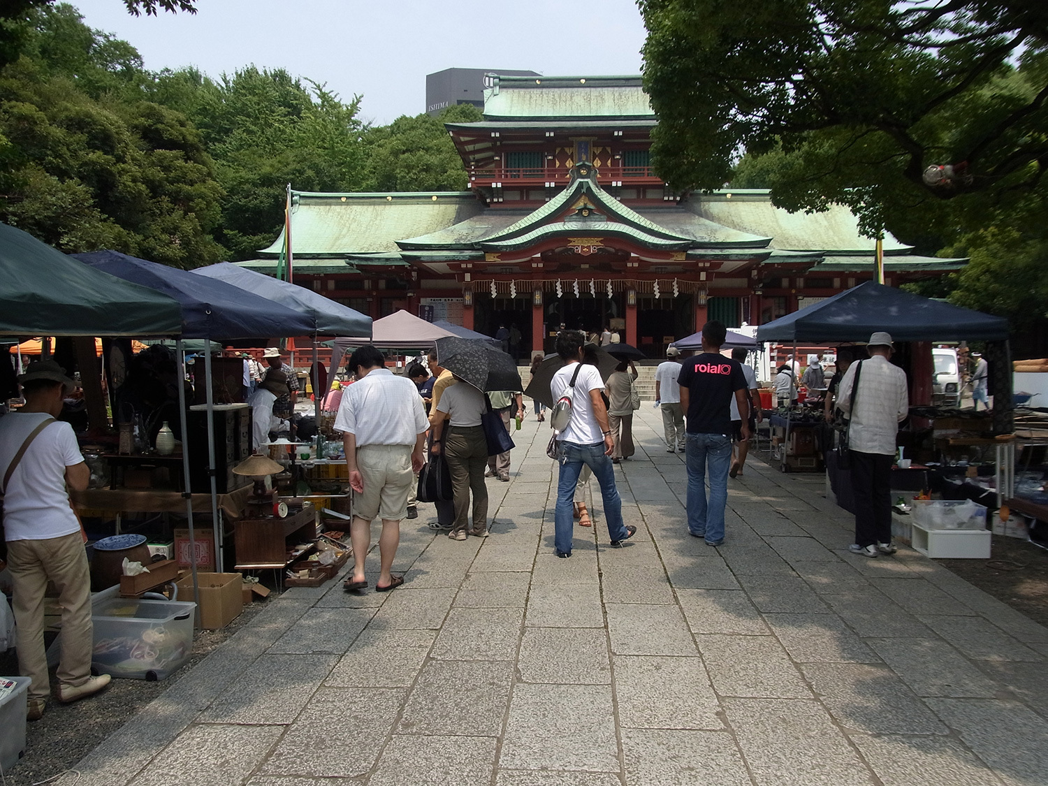 Antique Market (Tomioka Hachiman-gu-Shrine)