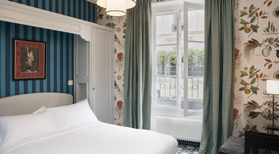 Savings of up to 24% on select Paris hotels during peak summer travel with Bedsonline