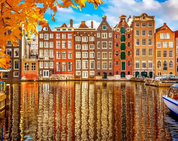 A row of buildings next to a body of water

AI-generated content may be incorrect.