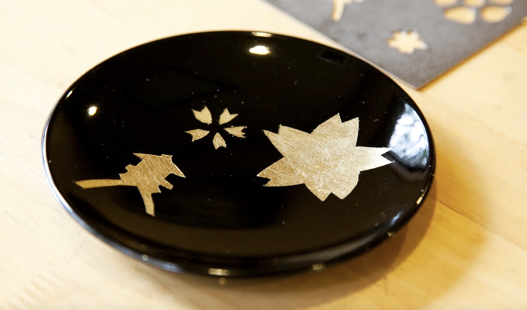 Renowned Jeweler Tiffany Helping to Preserve Japan's Gold Leaf Art Techniques as a Cultural Treasure