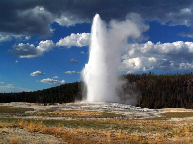 Awe-inspiring wonder, Old Faithful
