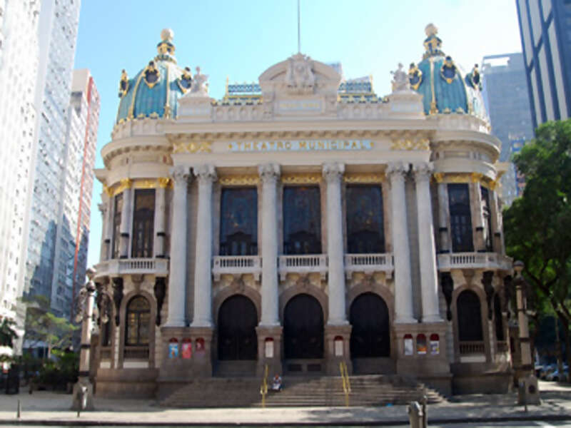 Discover fascinating places on the Historic Walking Tour of Downtown Rio