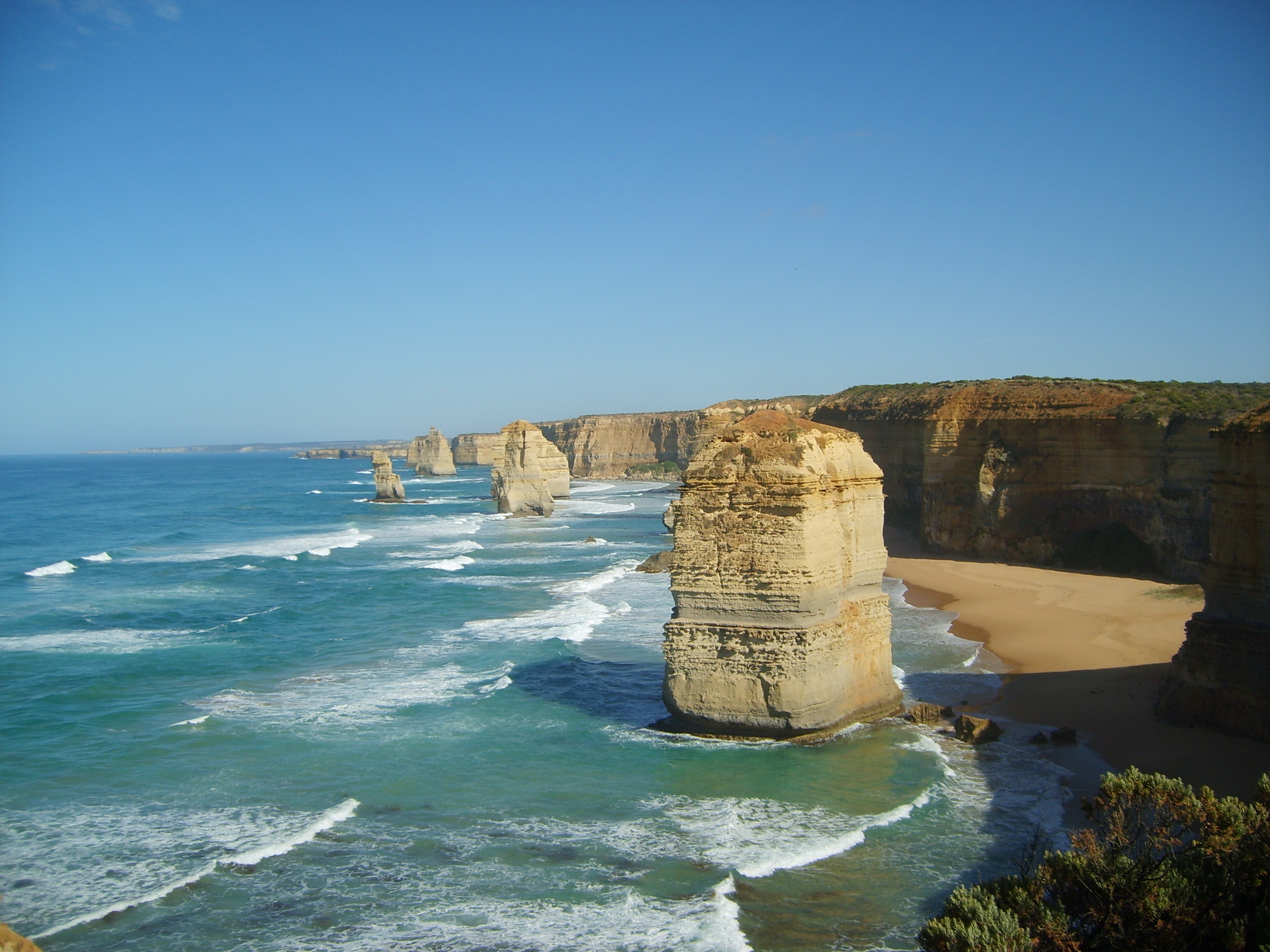 See the Breathtaking Coastline of Australia on a Great Open Road Tour