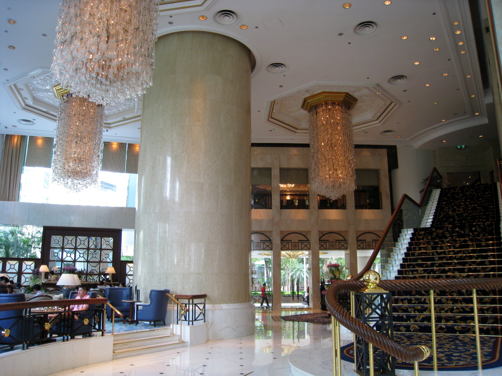 Island Shangri-La -Spend Your Holidays in the Tallest Hotel in Hong Kong