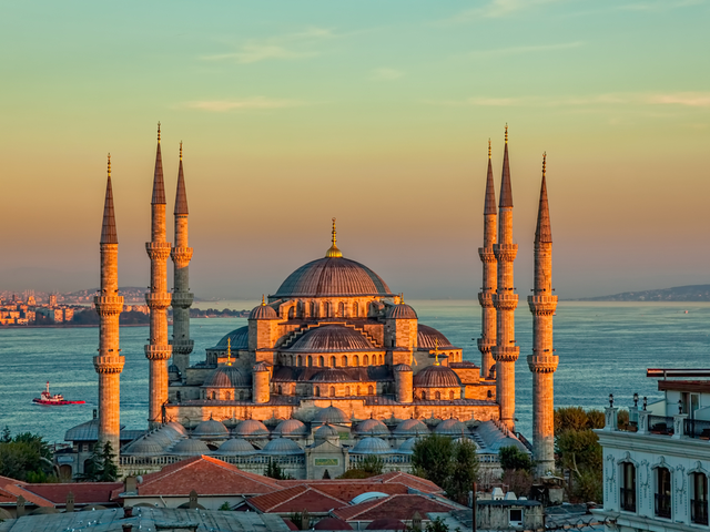 Experience a Life of Luxury at The Four Seasons Hotel Istanbul