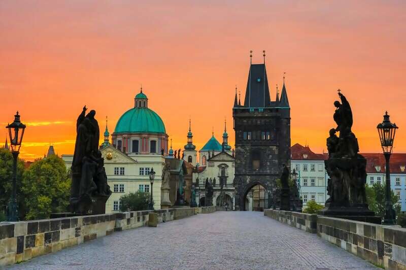 Sloshing around the Czech Republic