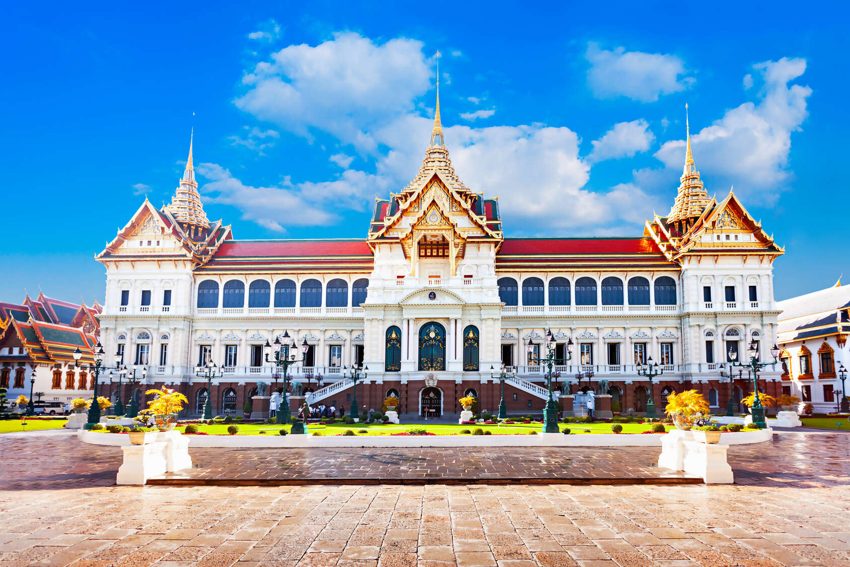 Travelling to Thailand? 5 Things You Need To Know Following The King's Passing