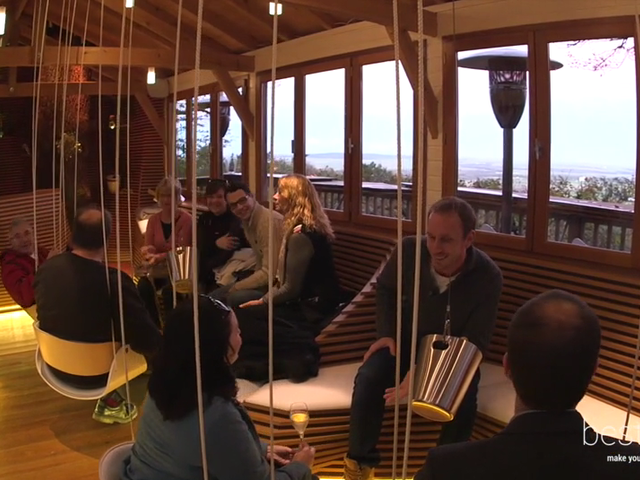 Video: Tree-Top Champagne Bar in Champagne, France