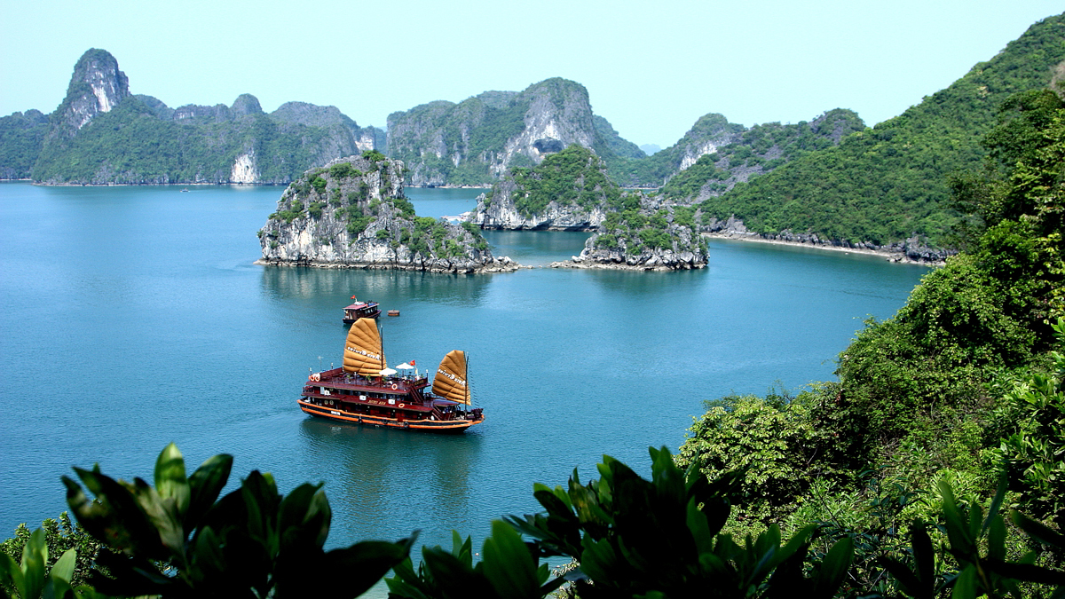 Banner-halong-bay-vietnam.jpg