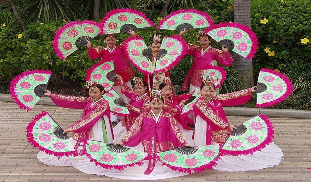 Korean-fan-dance-P9276485-1024x768.jpg