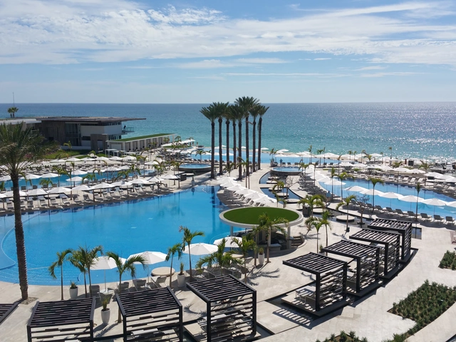 Le Blanc Spa Resort Cabo - Site Review - Modern, Luxurious, and Adults Only. Need I say more?
