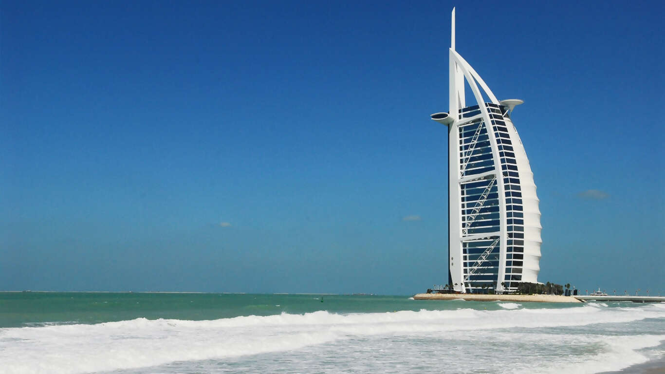 Dubai and the Maldives, Sands and Romance