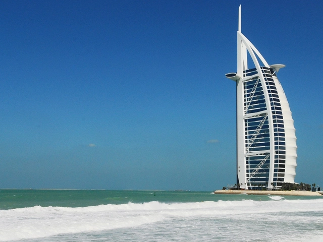 Dubai and the Maldives, Sands and Romance