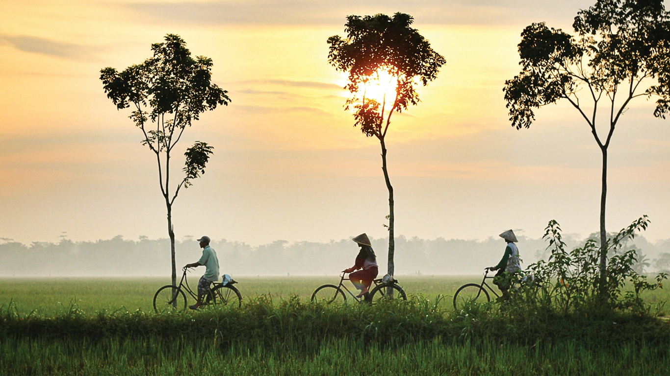Hue /Ho Chi Minh-Cambodia (B/L)