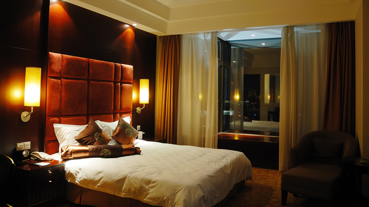 Luxury Hotels & Resorts