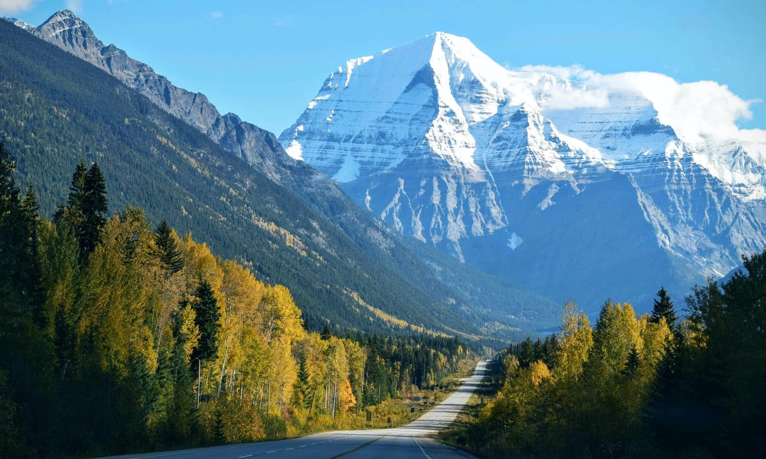 6 North American Small Towns for a Perfect Summer Road Trip
