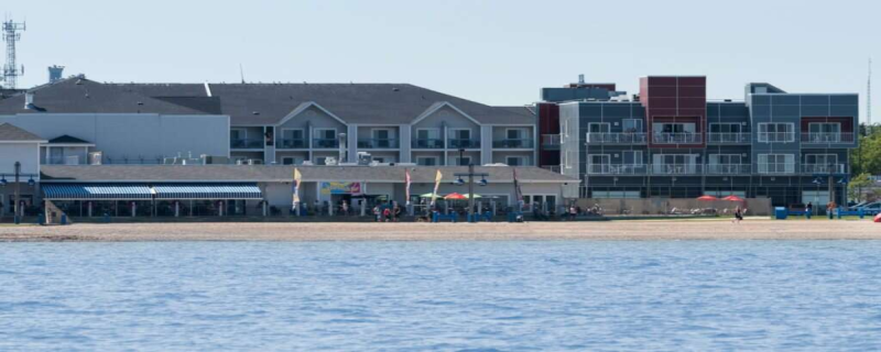 Lakeview Gimli Beachfront Hotel