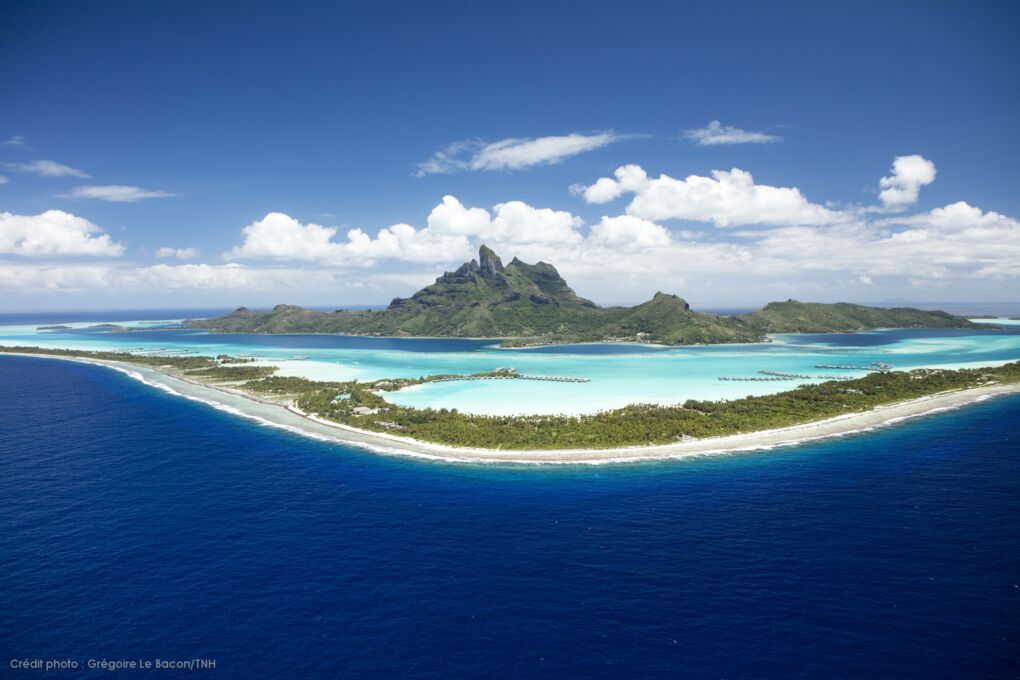 P2_08_BORA_BORA_Bora Bora (2) © Grégoire Le Bacon Tahiti Nui Helicopters-1020x680.jpg