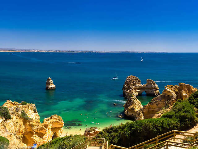 What Are The Advantages of an Escorted Tour to Portugal