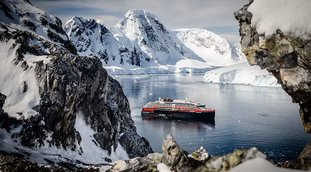 Antarctica & Falklands Expedition with Shari Lukens