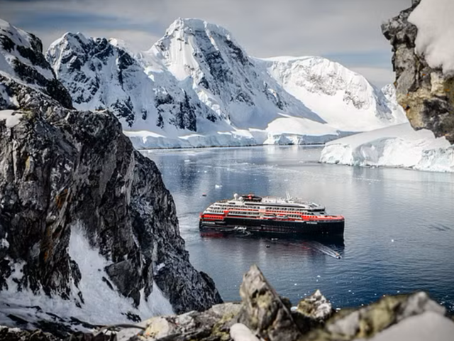 Antarctica & Falklands Expedition with Shari Lukens