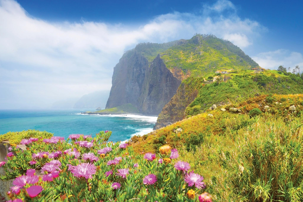 Intimate Yachting Explorations