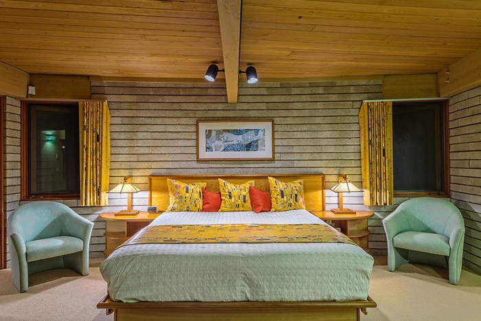 Frank Lloyd Wright Home 4.5 Star, Waimea, Hawaii bedroom
