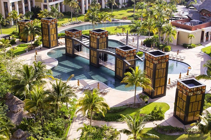Luxury Residences Hotel by Villa del Palmar Cancun pool
