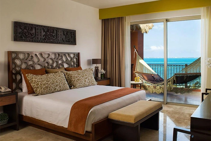 Luxury Residences Hotel by Villa del Palmar Cancun bedroom