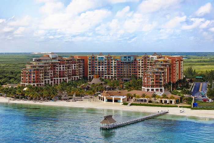 Luxury Residences Hotel by Villa del Palmar Cancun