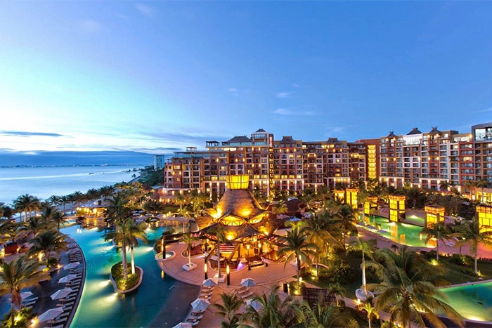 Luxury Residences Hotel by Villa del Palmar Cancun
