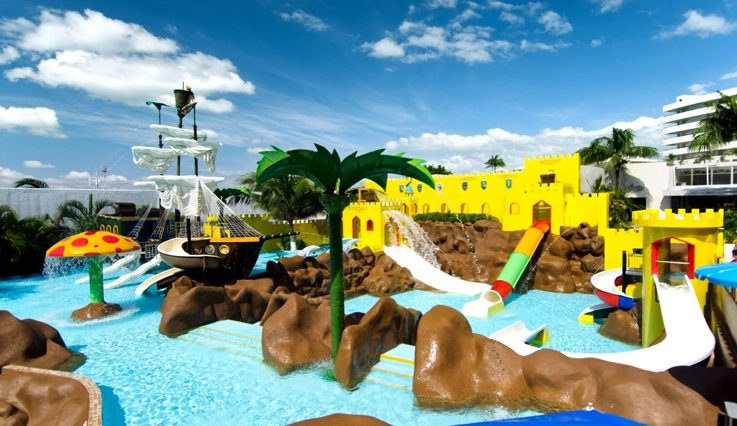 Crown Paradise Club Cancun water park