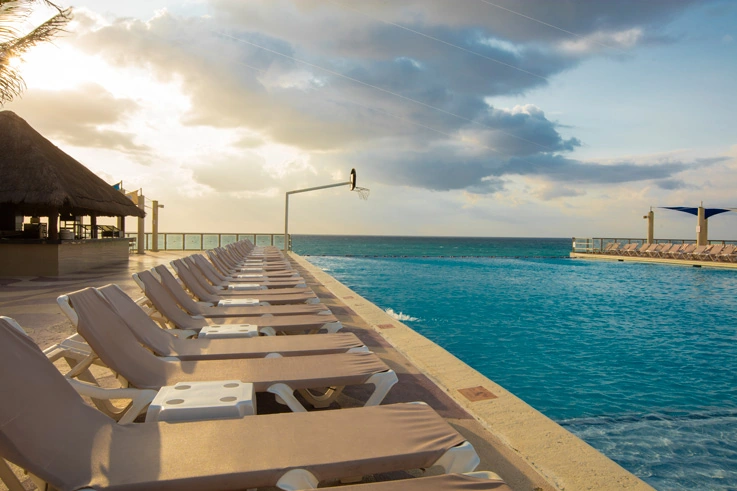 Crown Paradise Club Cancun pool