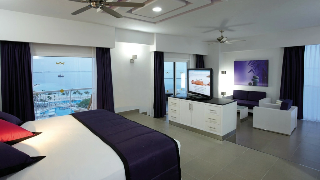 Riu Palace Peninsula bedroom