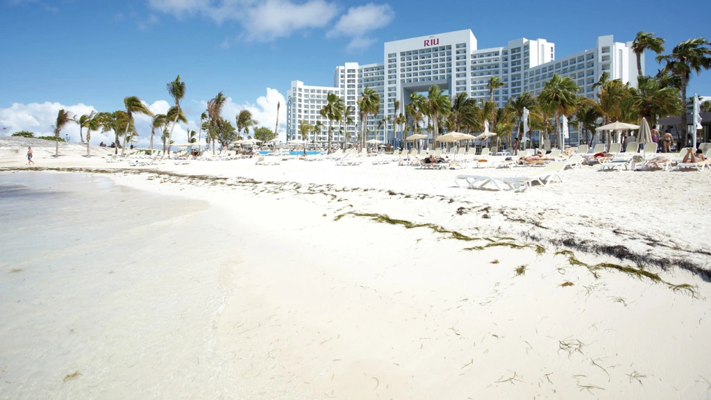 Riu Palace Peninsula beach