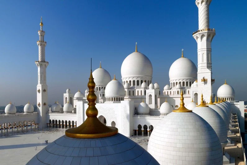 Sheikh Zayad Grand Mosque, photo courtesy of the Abu Dhabi Dept of Culture & Tourism