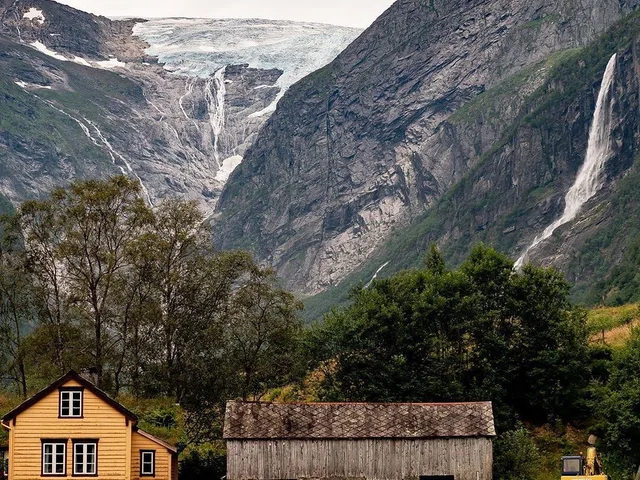 Superhost Åse Margrete’s remote cabin makes you feel like you woke up inside a painting that’s just slightly too majestic to be r