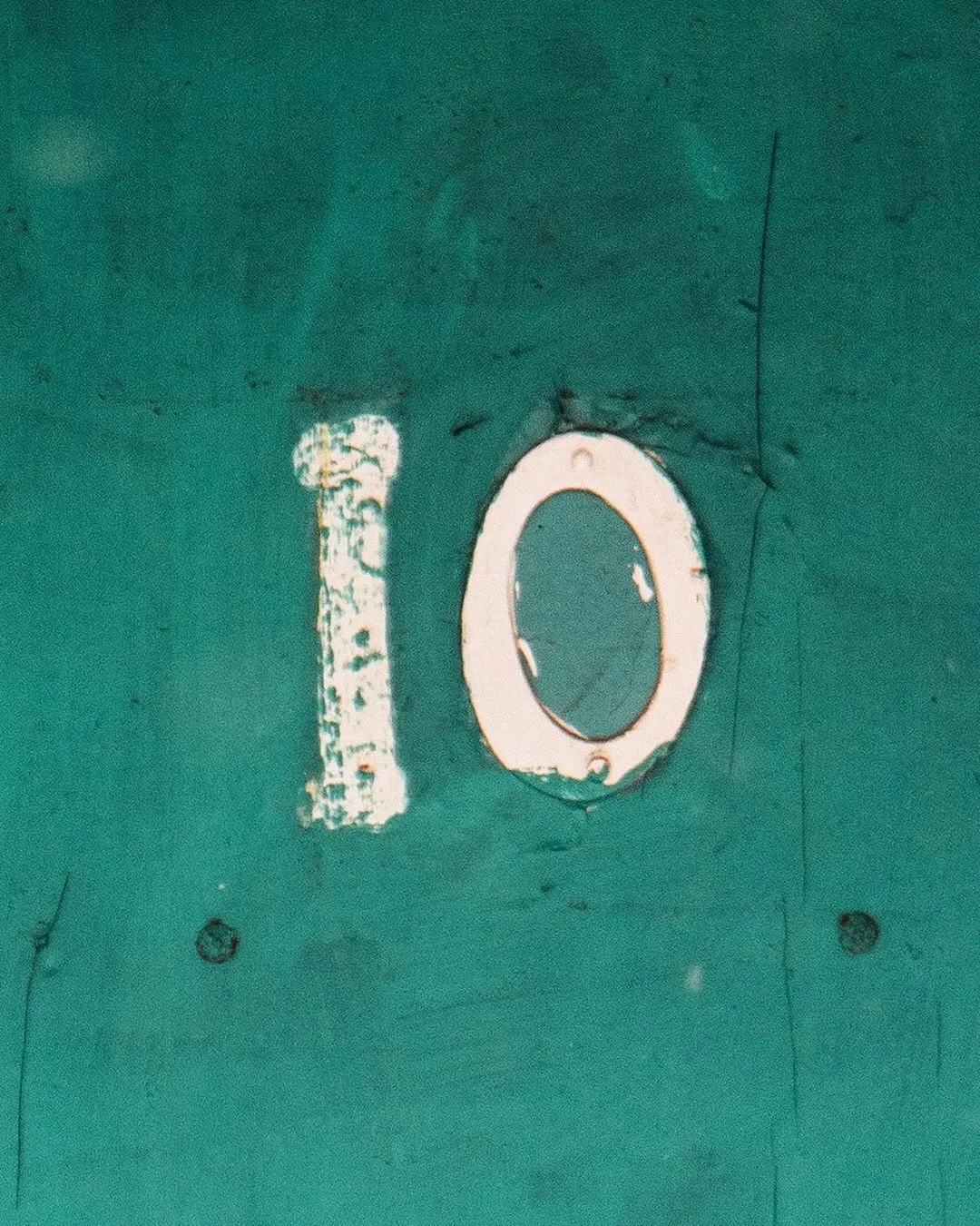 Next up in our most festive homes for the holidays, door #10 hides a high desert hangout that leaves guests seeing stars