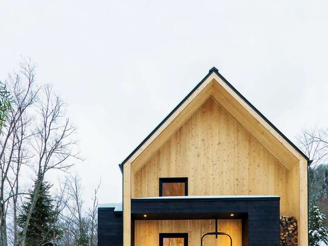 Nadia and Guillaume’s elegant modern barn, our #8 home for the holidays, has plenty of room for all the people you most want to s