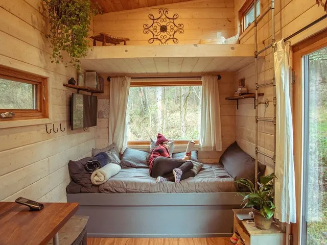 The downside of a place as cozy as Superhost Elsa’s tiny home is that it tends to make you rip through your reading material