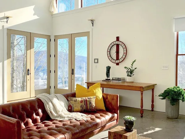 Superhost Quinn’s Catskills cottage sits on 12 serene acres lined by old stone walls