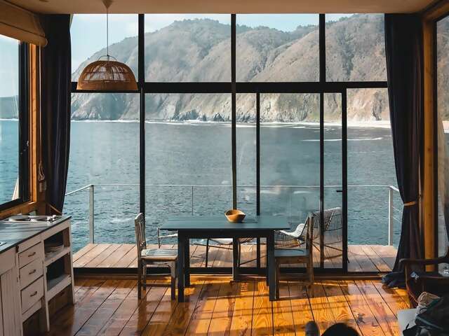 At Eduardo’s loft overlooking Playa de Quintay, the toughest decision you’ll face is whether to spend the day above the waves or