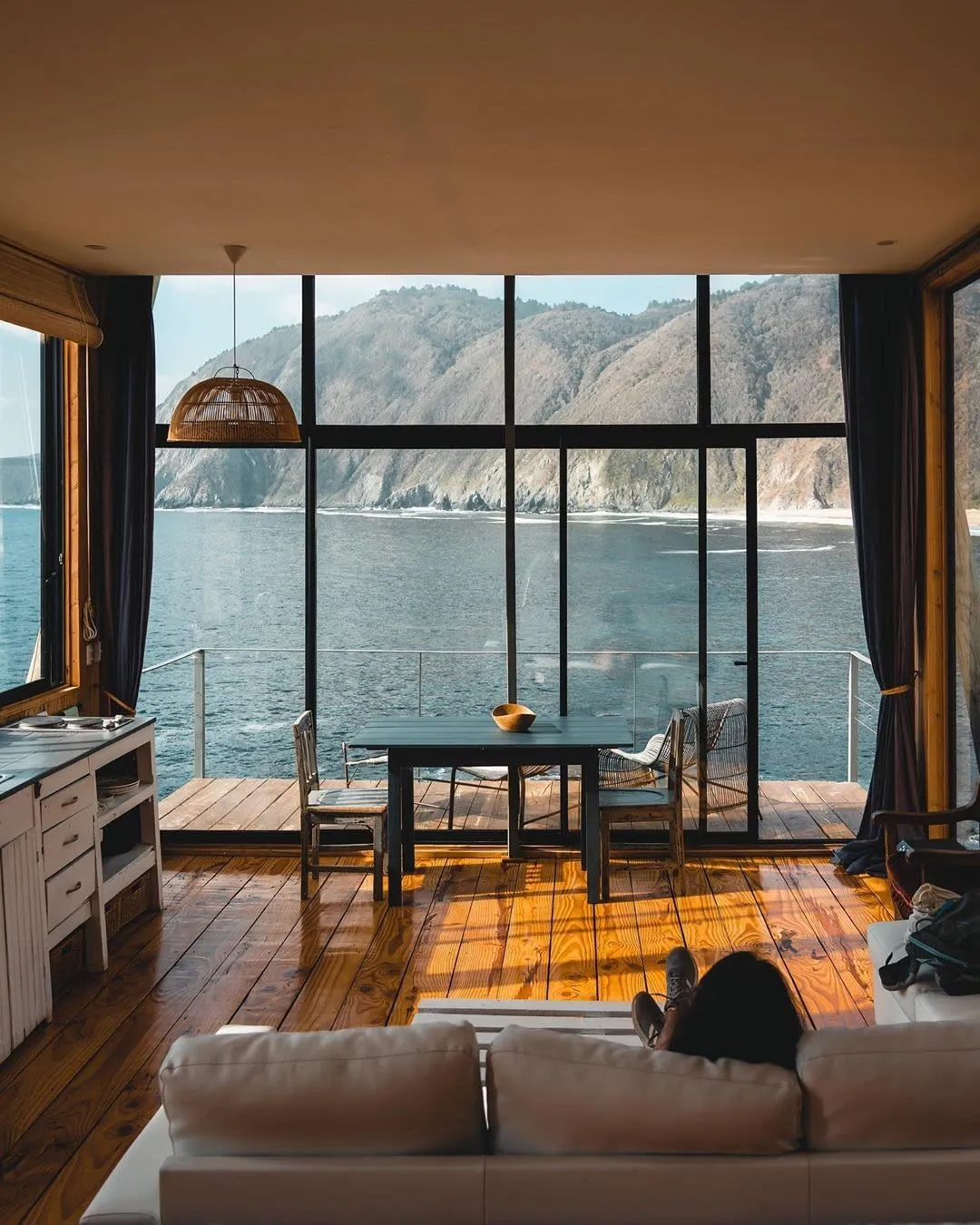 At Eduardo’s loft overlooking Playa de Quintay, the toughest decision you’ll face is whether to spend the day above the waves or