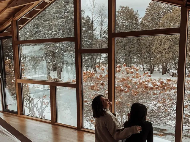 Superhost Nin’s airy home on an artist’s estate is ideal for unwinding and reconnecting with a loved one