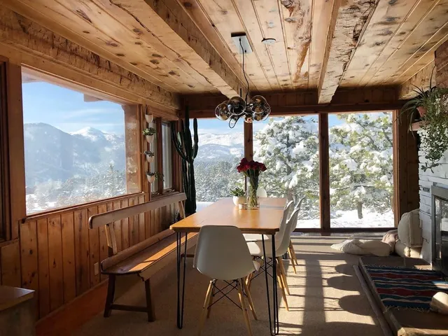 Elizabeth’s handbuilt 1957 mountain home is only 10 minutes from the shops and street performers of Pearl Street, but you’d never
