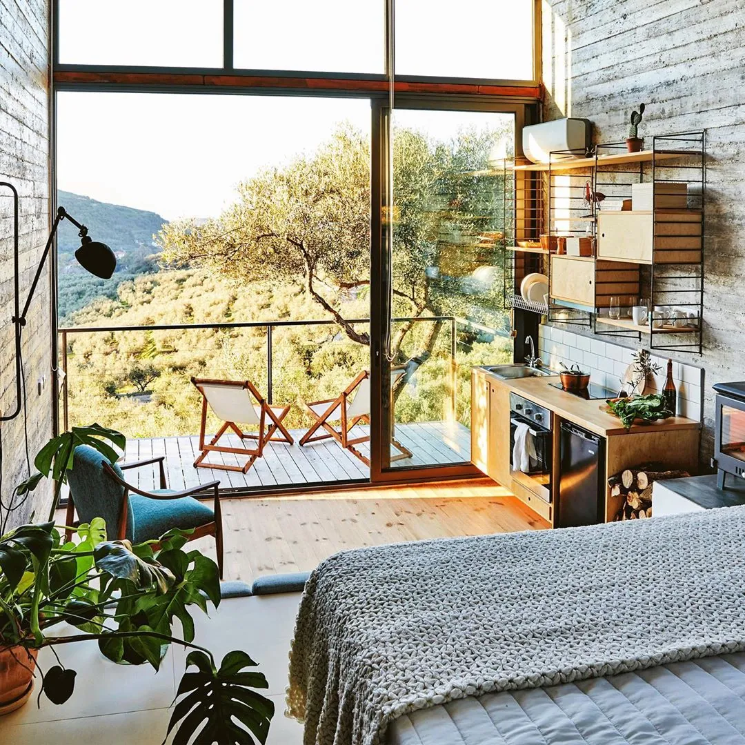 Superhosts Antonis and Sofia’s 344 square-foot cliffside home is proof that living small can still be luxurious